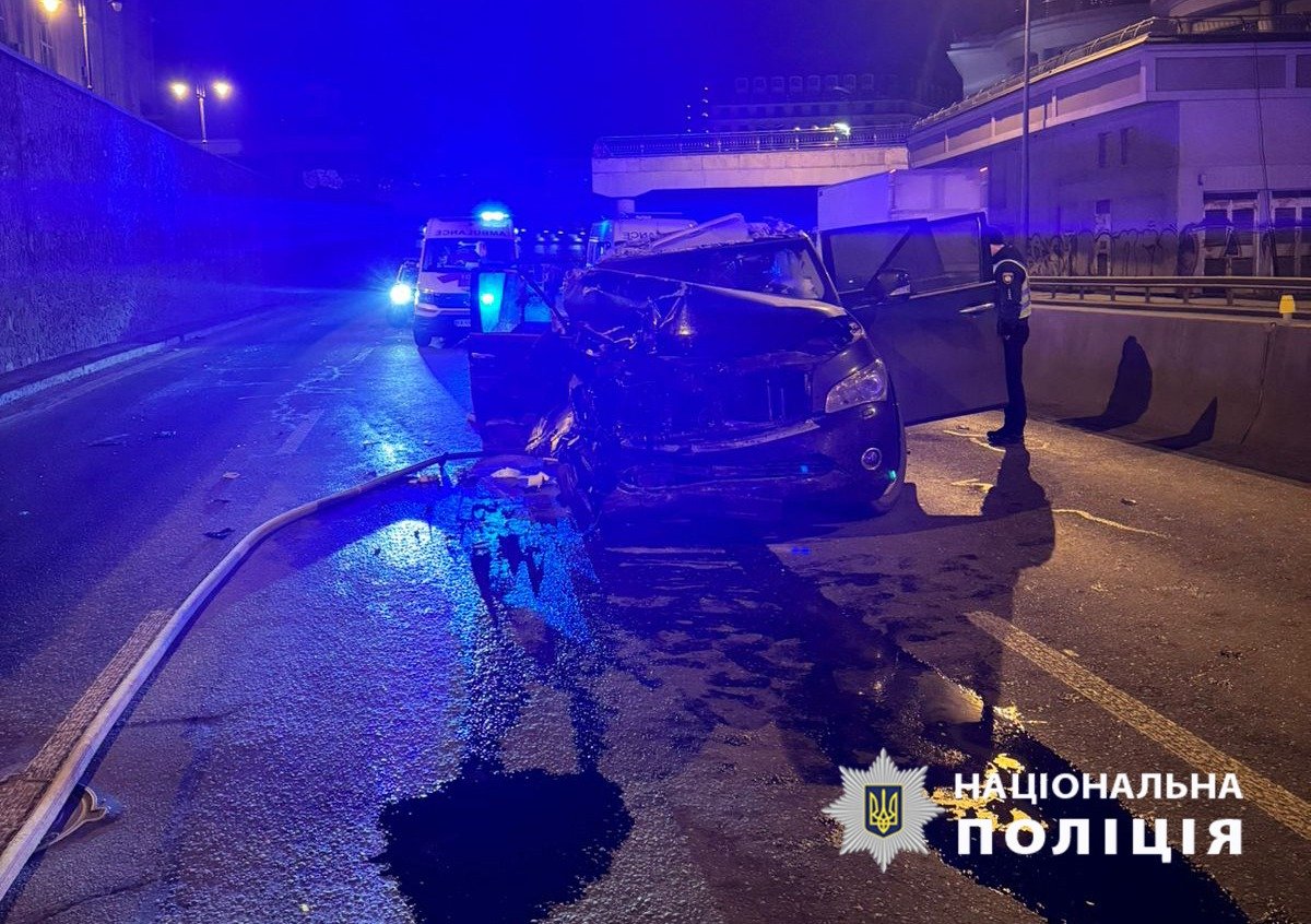 В Infiniti були двоє п'яних чоловіків