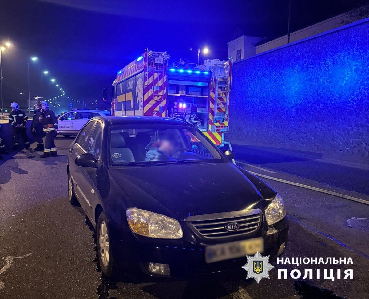 В Infiniti були двоє п'яних чоловіків