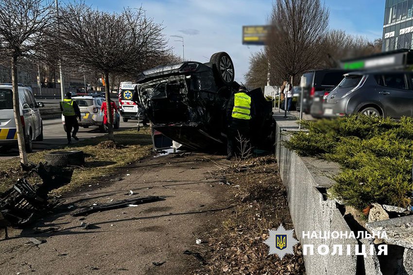 Водій джипу не впорався з керуванням