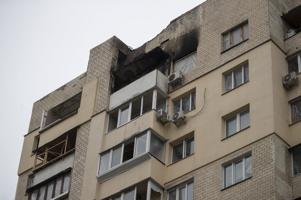 Міський голова оглянув пошкоджений будинок на Оболоні