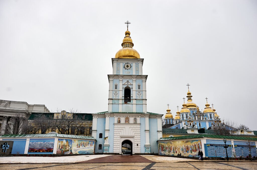 Храм почали відбудовувати у 1997 році