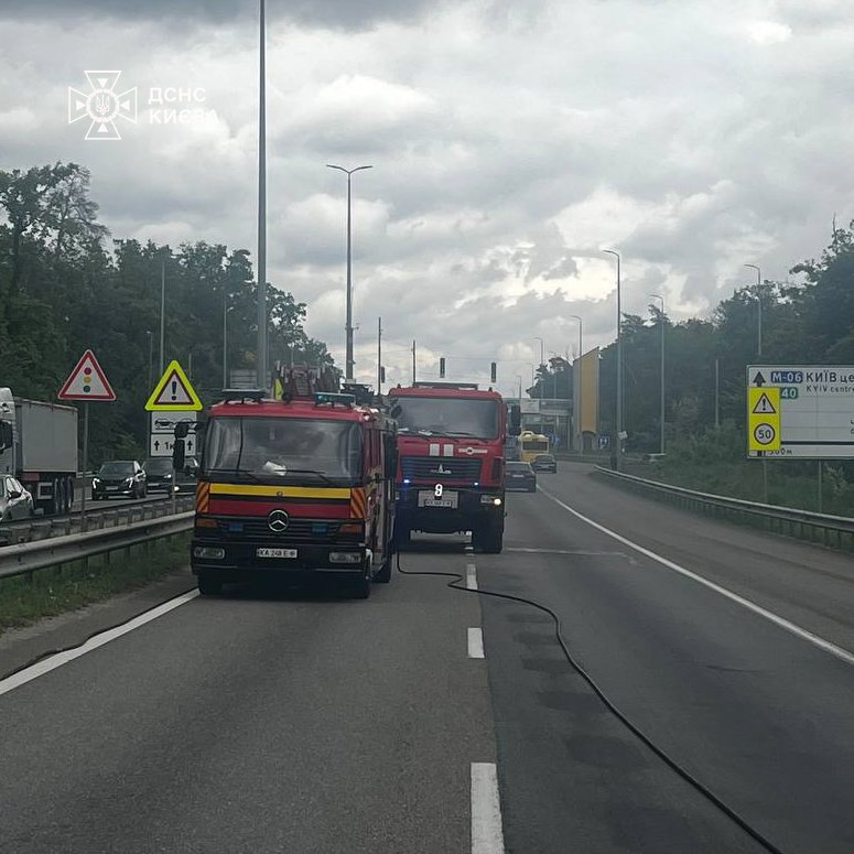 Автівка згоріла повністю