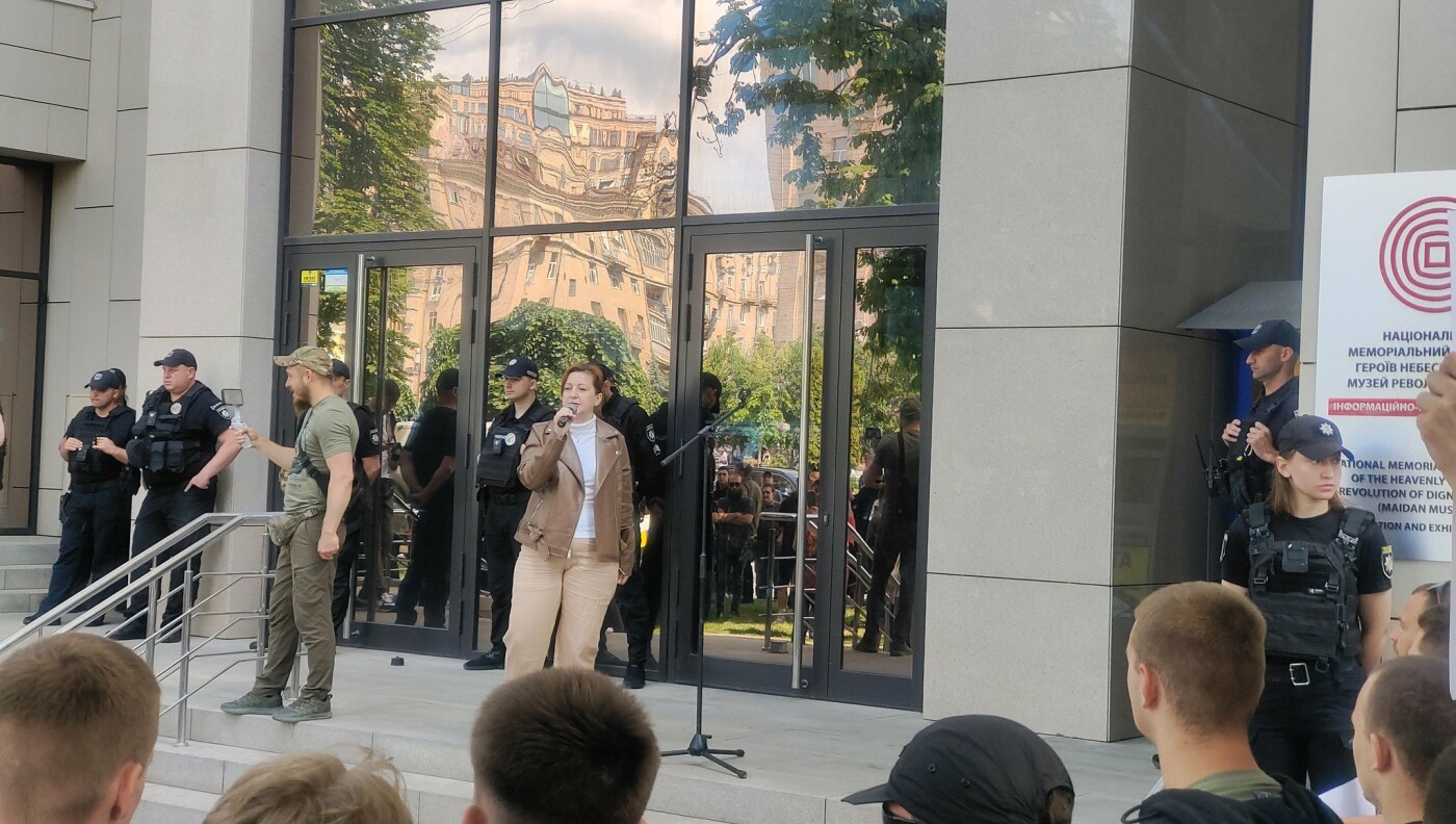 Під Будинком профспілок відбувся мітинг