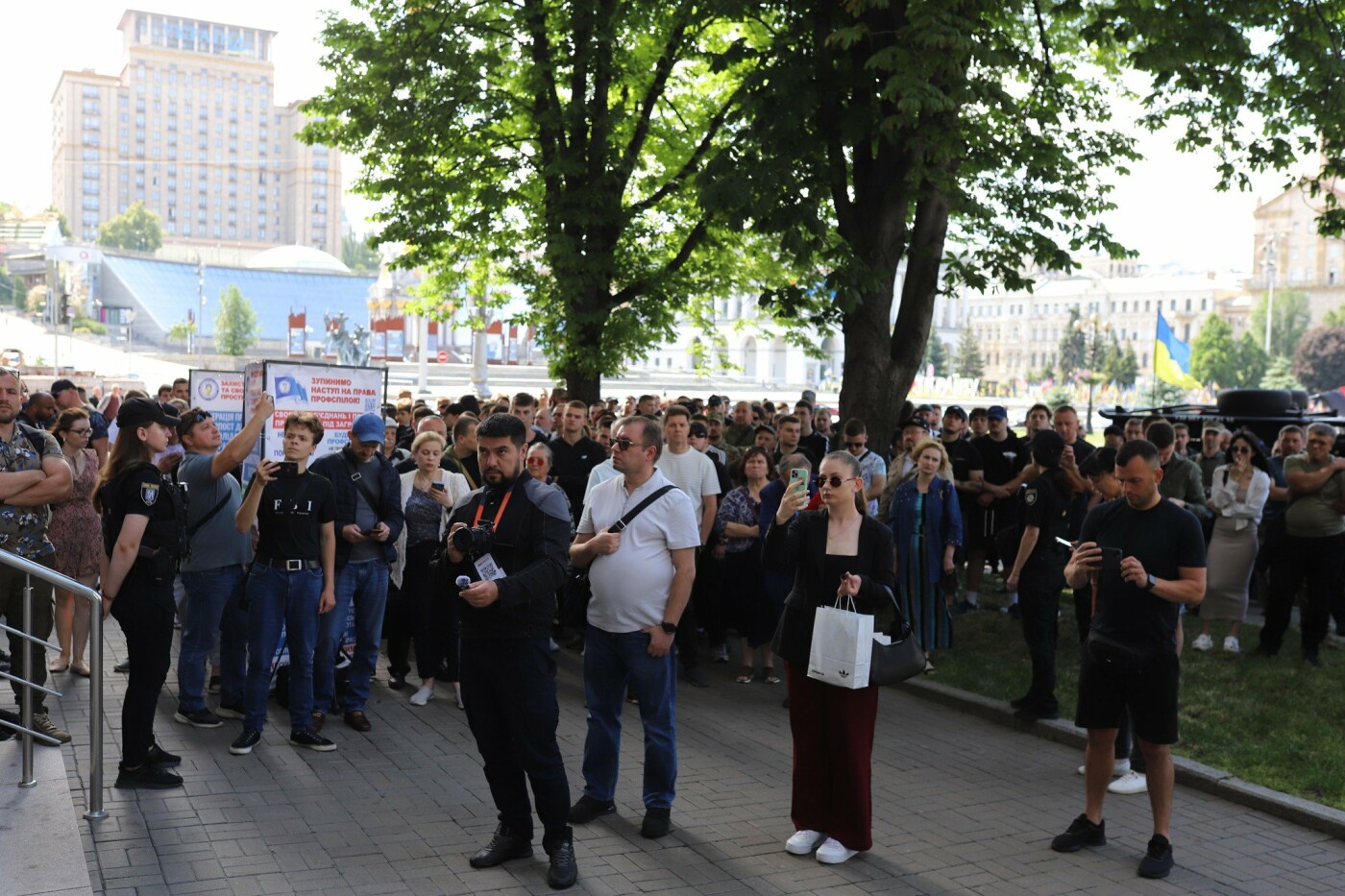 Під Будинком профспілок відбувся мітинг