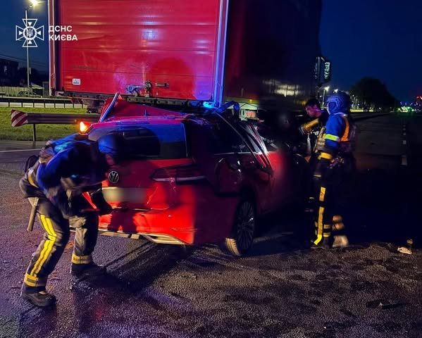 Тіло водія деблокували з автівки