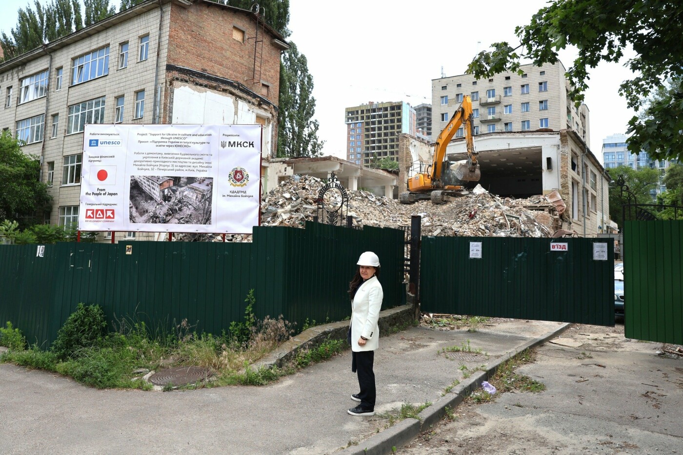 Твори вже консурвують для збереження