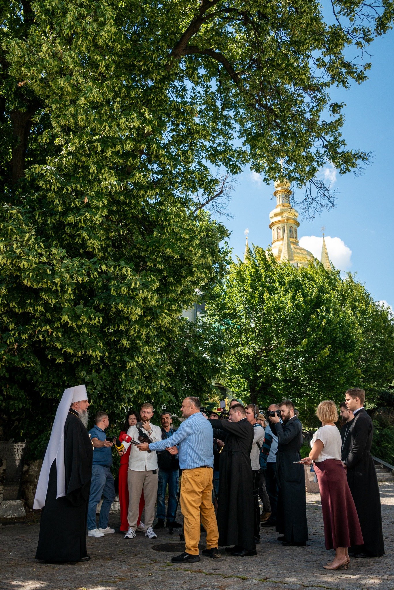 Перше богослужіння