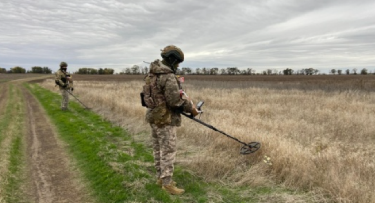 Уламки БпЛА під час розмінування