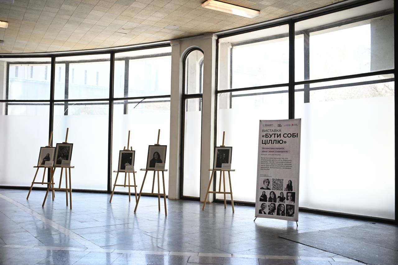 У Київському метро відкрили виставку про жінок, які ламають стереотипи