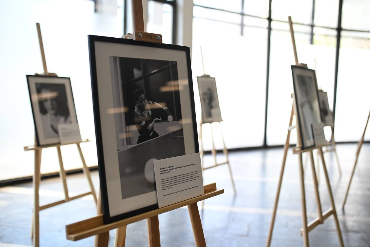 У Київському метро відкрили виставку про жінок, які ламають стереотипи