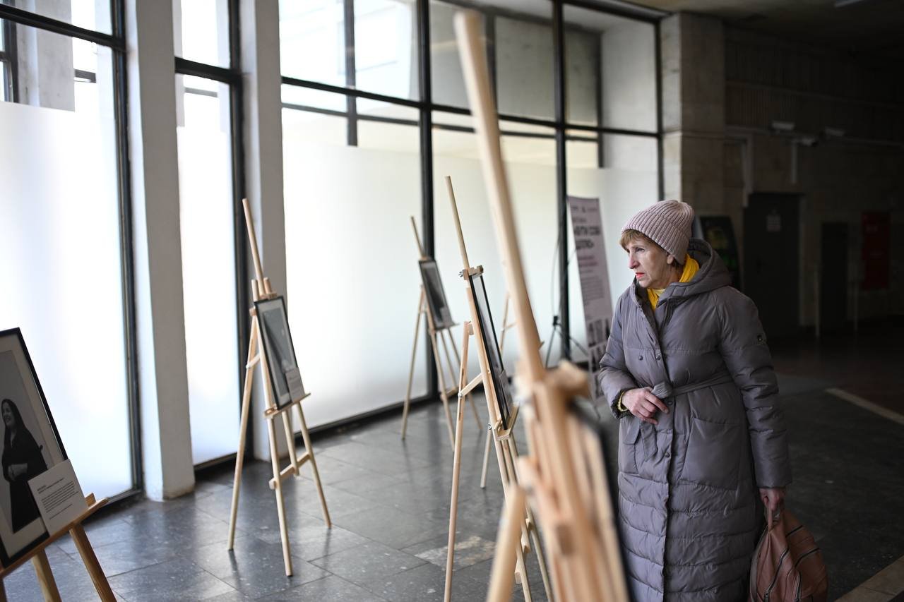 У Київському метро відкрили виставку про жінок, які ламають стереотипи