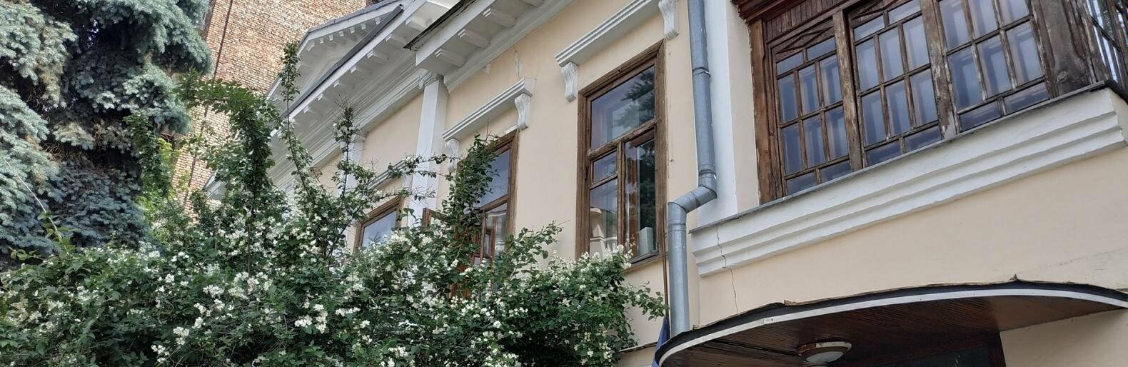 Деревянный особняк на Крутом спуске: как строился дом Алексеевой в... Деревянный особняк на Крутом спуске: как строился дом Алексеевой в Киеве. Фото: Denis D