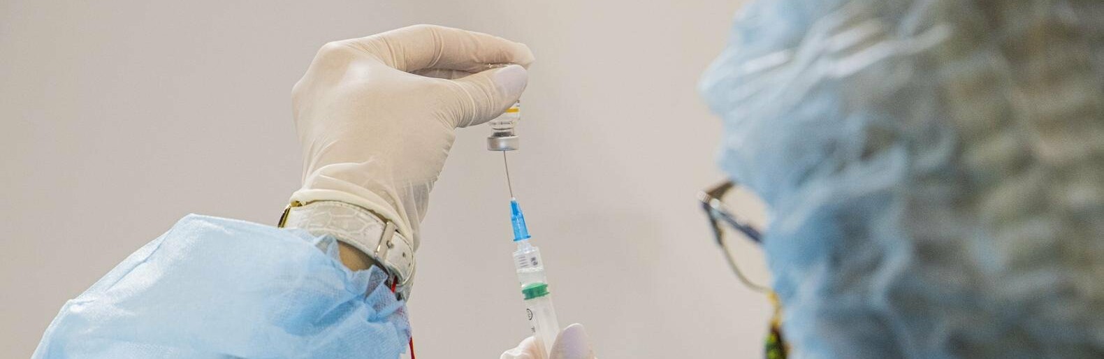 На вакцинацию, которая начнется с 5 июля уже можно записаться через... На вакцинацию, которая начнется с 5 июля уже можно записаться через онлайн-сервис. Фото: КМДА
