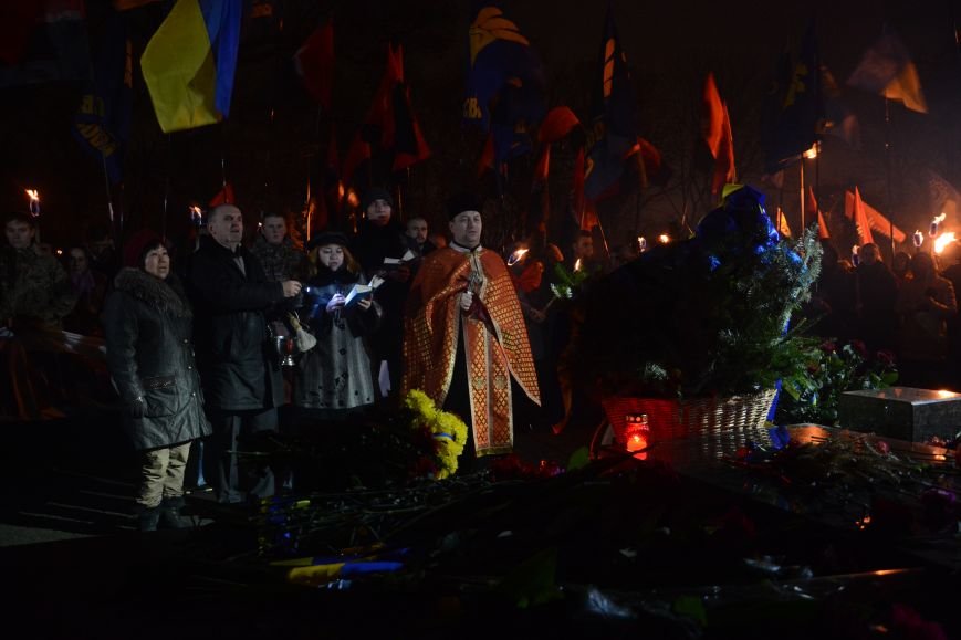 В Киеве прошло факельное шествие в память о Героях Крут (фото) - фото 8