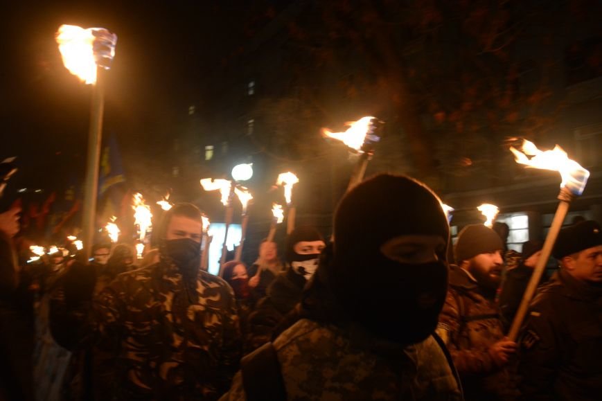 В Киеве прошло факельное шествие в память о Героях Крут (фото) - фото 1