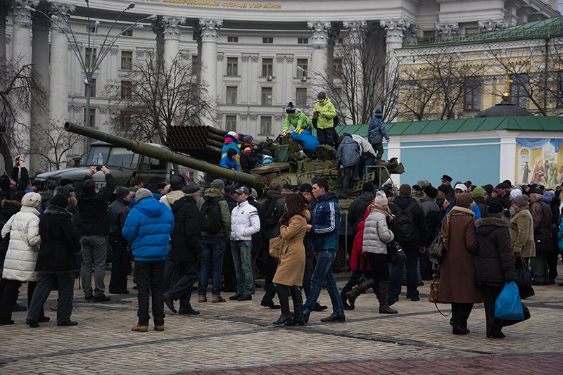 На Михайловской площади Турчинов открыл выставку российского вооружения, захваченного на Донбассе (ФОТО) (фото) - фото 2