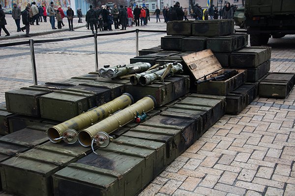 На Михайловской площади Турчинов открыл выставку российского вооружения, захваченного на Донбассе (ФОТО) (фото) - фото 2