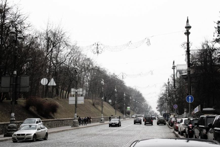 В Киеве Аллею Героев Небесной Сотни украсили патриотической рекламой (ФОТОФАКТ) (фото) - фото 3