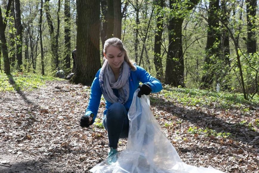 В Киеве посол США организовал субботник на Нивках (ФОТО) (фото) - фото 1