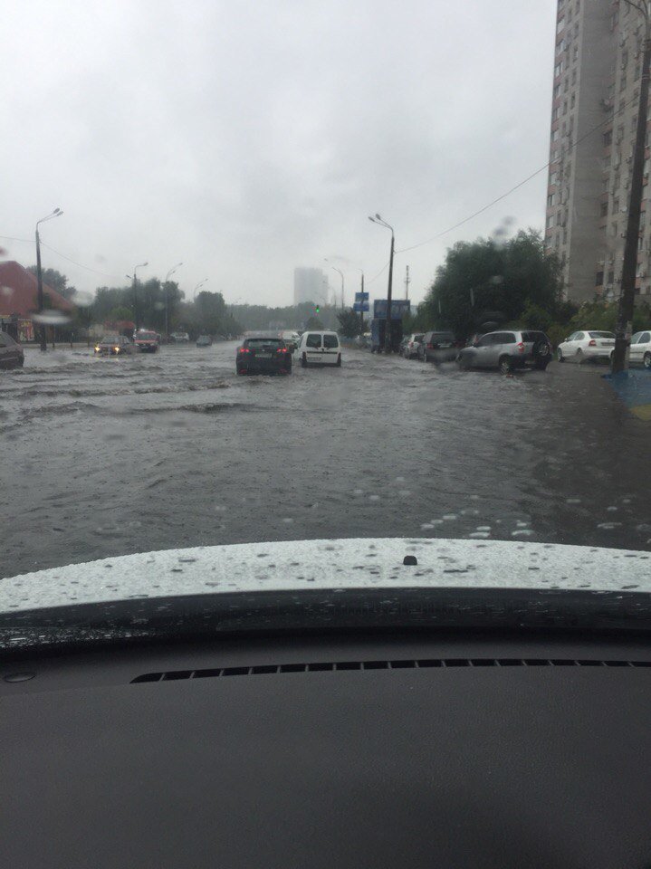 Киев накрыло мощным ливнем (ФОТО, ВИДЕО) (фото) - фото 4